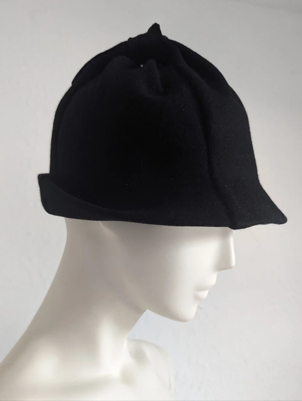 Vintage Higbees Dolly Madison Avant Garde Gathered Wool Riding Cloche Helmet Hat - Picture 3 of 6